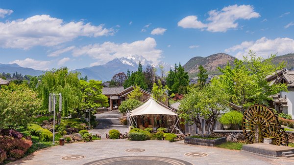 時(shí)光吧露臺(tái)遠(yuǎn)觀玉龍雪山 時(shí)光吧露臺(tái)遠(yuǎn)觀玉龍雪山