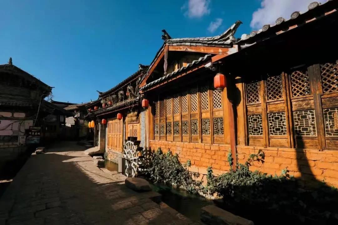 來(lái)束河古鎮(zhèn)，住一住，喝喝茶，收收心