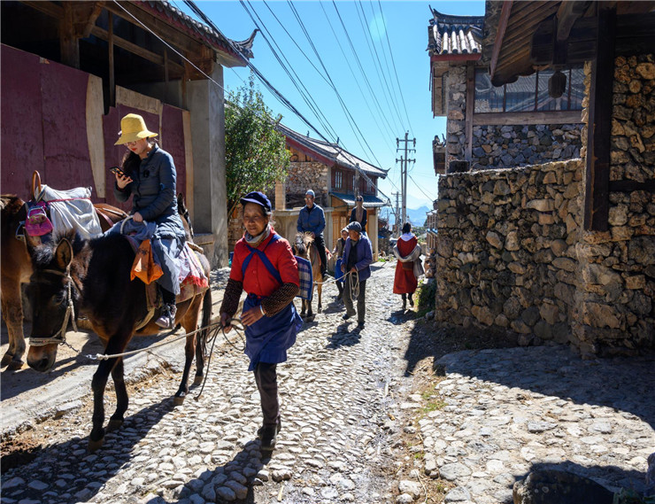 來(lái)麗江旅游可以不去古城，雪山下有座古村一定要去，美如人間仙境