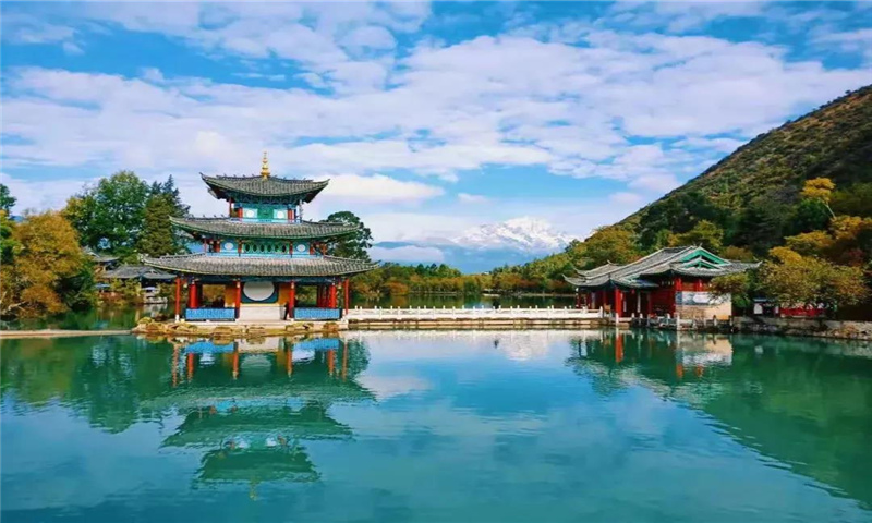 夏日里散步、納涼、旅拍，位于象山腳下的黑龍?zhí)妒莻€好去處