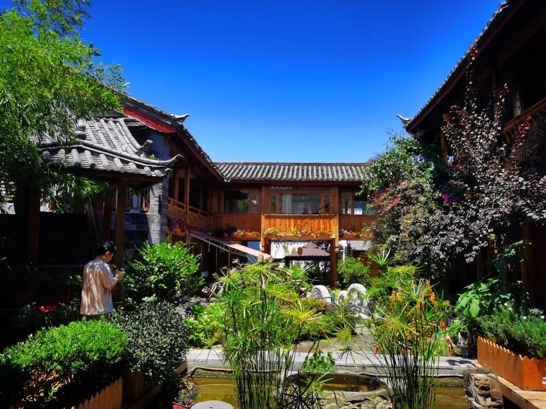 愛(ài)極了麗江古城雨過(guò)之后的夏日晴空