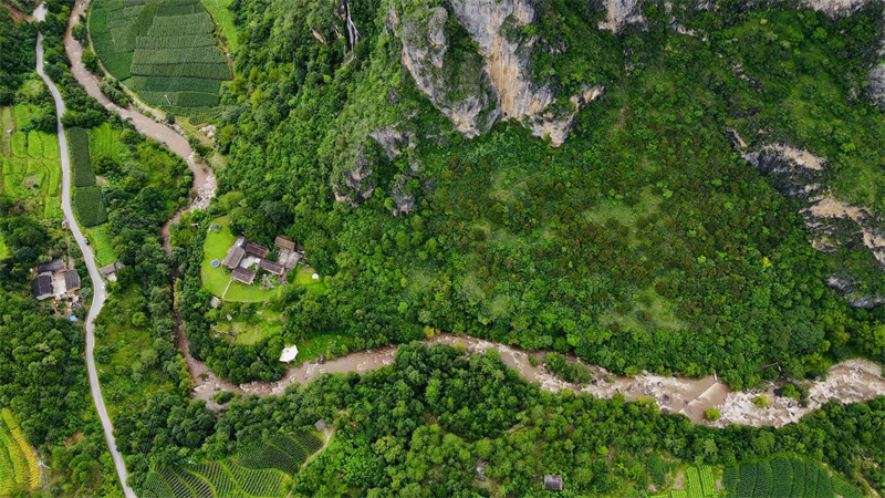 麗江石鼓鎮(zhèn)攀巖場簡介學校| 營地教育+拓展訓練+戶外旅行