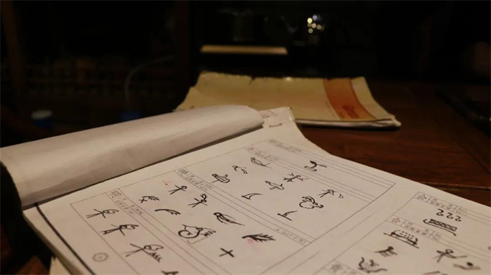 麗江非遺有哪些？遇見東巴紙坊，揭秘麗江東巴紙的神奇魅力