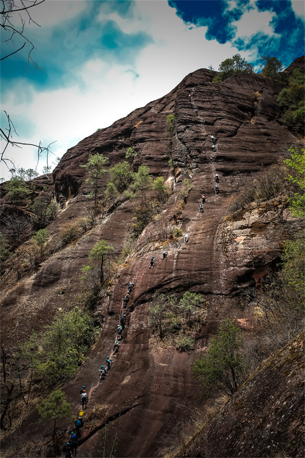 麗江黎明景區(qū)飛拉達