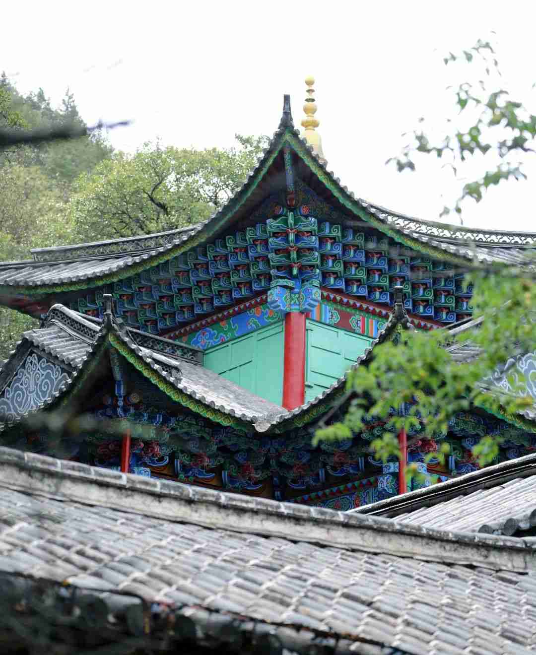 霞客碧海游，暮志麗江情